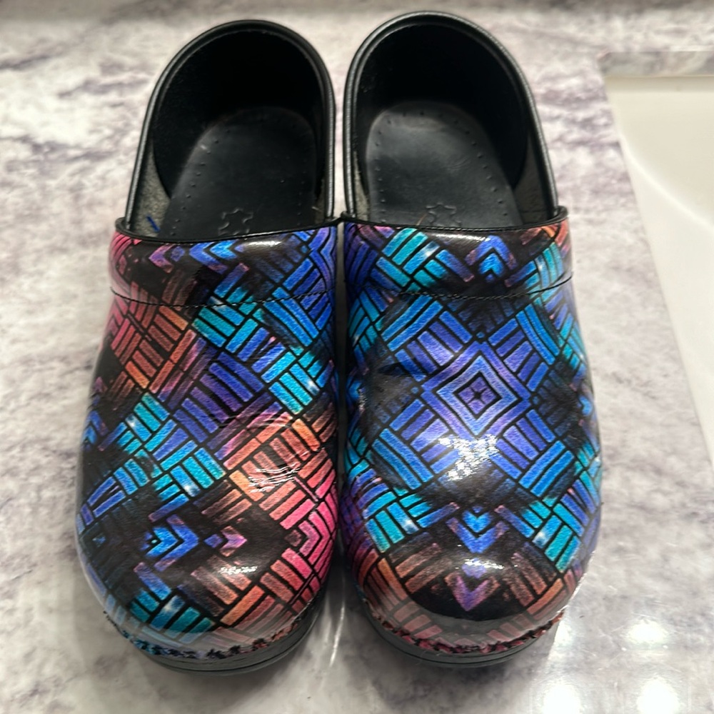 Dansko professional color weave clog. Patent leather. Size 37